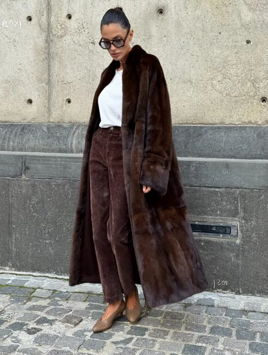 Эффектная норковая шуба цвета 