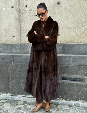 Эффектная норковая шуба цвета 