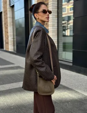 Стильный пиджак из натуральной плетеной кожи - фото 5