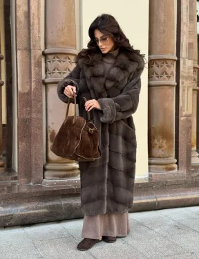 Шуба норковая в цвете мокко с капюшоном куница - фото 11
