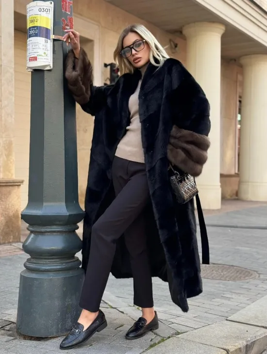 Черная норковая шуба с отделкой на рукавах из меха куницы - фото 8