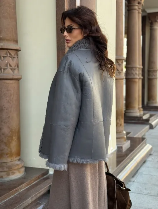 Дубленка серого цвета - двухсторонняя - фото 5