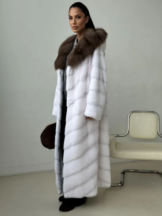 Белая норковая шуба с куницей капюшон - фото 7