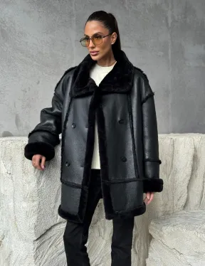 Черная современная дубленка - фото 10