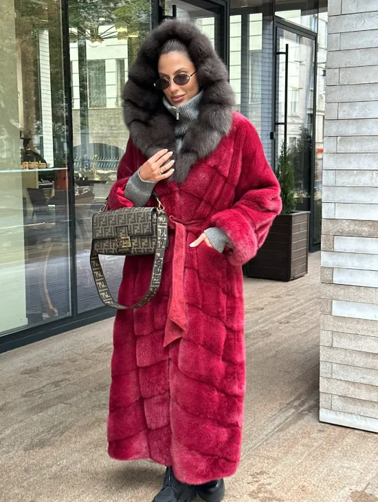 Длинная норковая шуба с капюшоном куница - фото 1