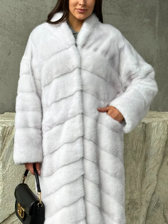 Белая норковая шуба с V-образным воротником - фото 1