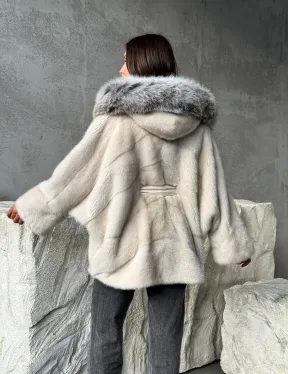 Светлая норковая шуба - летучка с капюшоном - фото 9