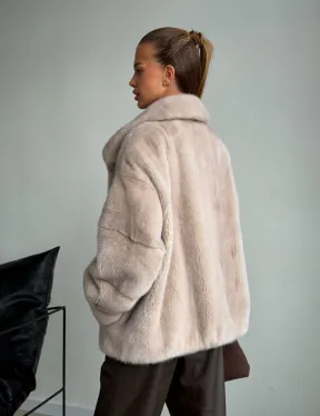 Короткая норковая шуба в цвете нюд - фото 7