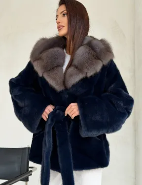 Норковый полушубок синего цвета с капюшоном куница - фото 5
