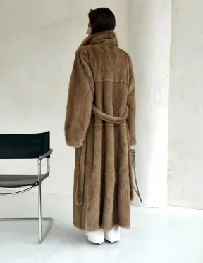 Прямая норковая шуба с меховым поясом - фото 4