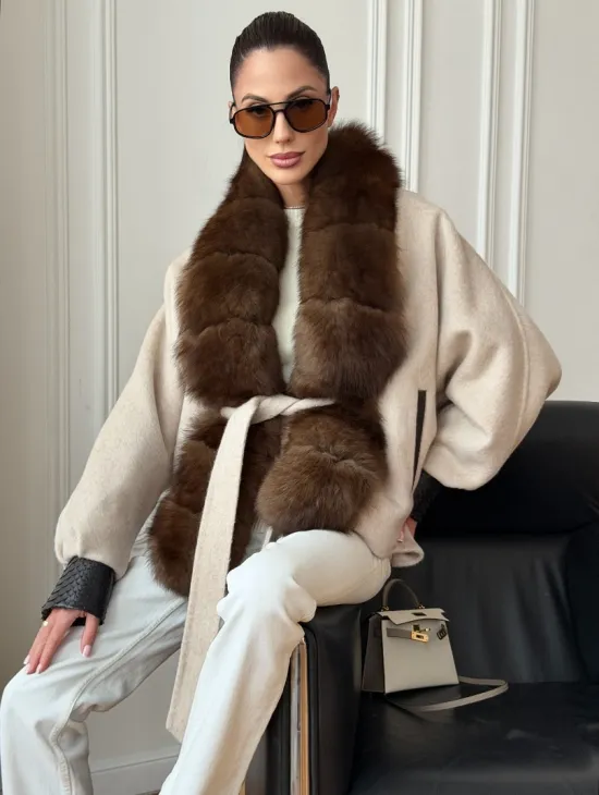 Женское шерстяное полупальто с мехом - фото 6