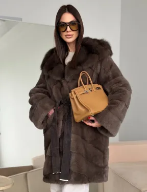 Шуба норковая с капюшоном из куницы - фото 15
