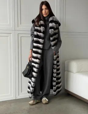 Меховой жилет из шиншиллового кролика - фото 7