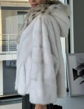 Белое норковое пончо-шуба с капюшоном из рыси - фото 4