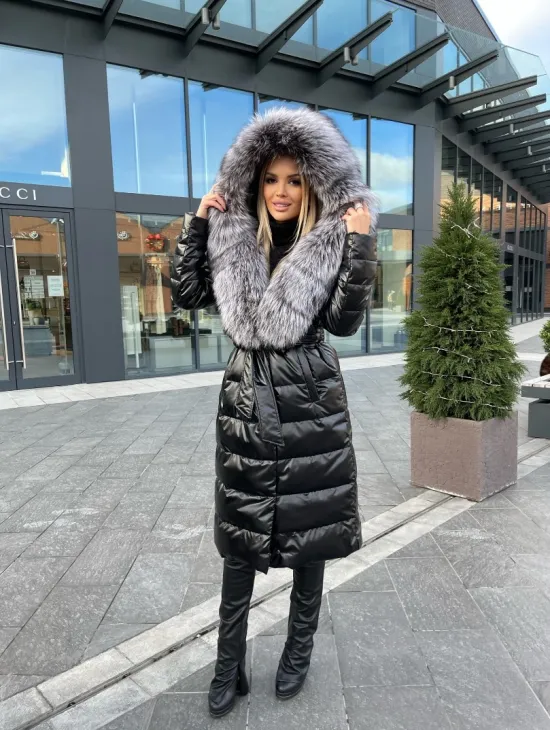 Чёрное пуховое пальто с меховым капюшоном - фото 9