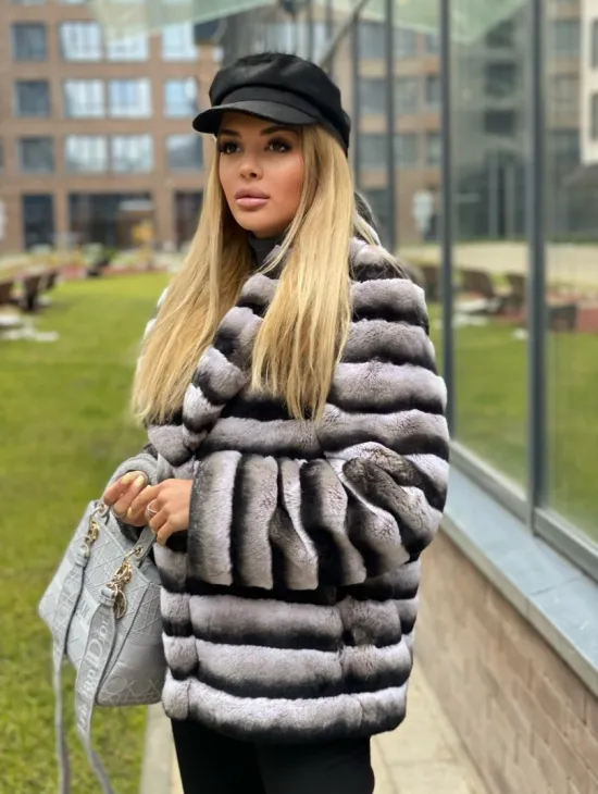 Укороченная шиншилловая шуба из меха орилага - фото 1