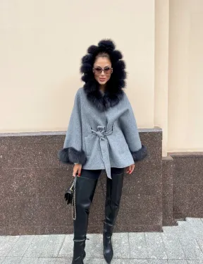 Пончо из натуральной шерсти с капюшоном из песца - фото 0