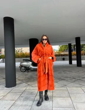 Шуба из меха скандинавской норки в оранжевом оттенке - фото 5