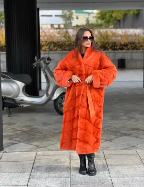 Шуба из меха скандинавской норки в оранжевом оттенке - фото 0