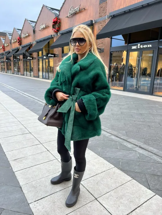 Короткая шуба из меха норки Velvet в изумрудном цвете - фото 3