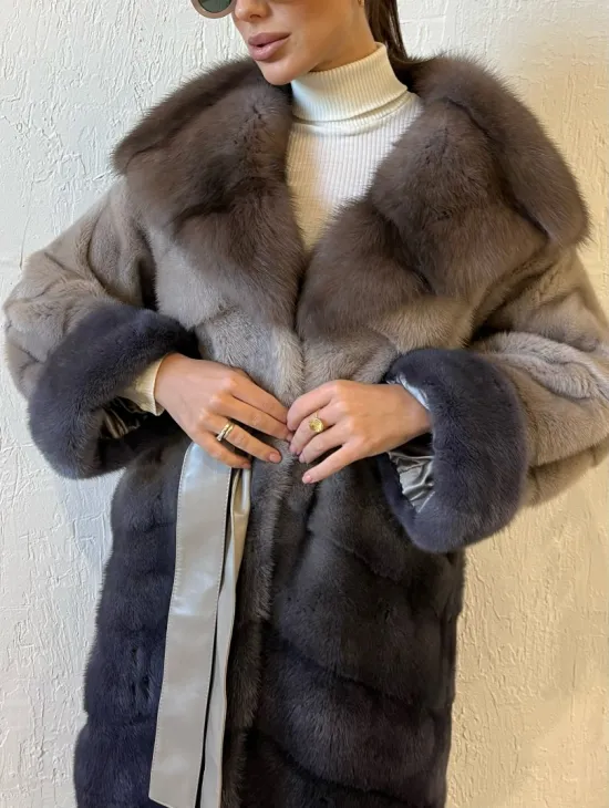 Удлиненная норковая шуба с капюшоном из меха куницы - эффект деграде - фото 1