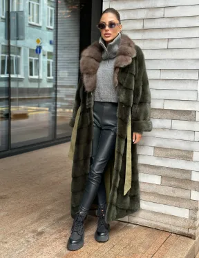 Шуба норковая хаки с воротником из меха куницы - фото 5
