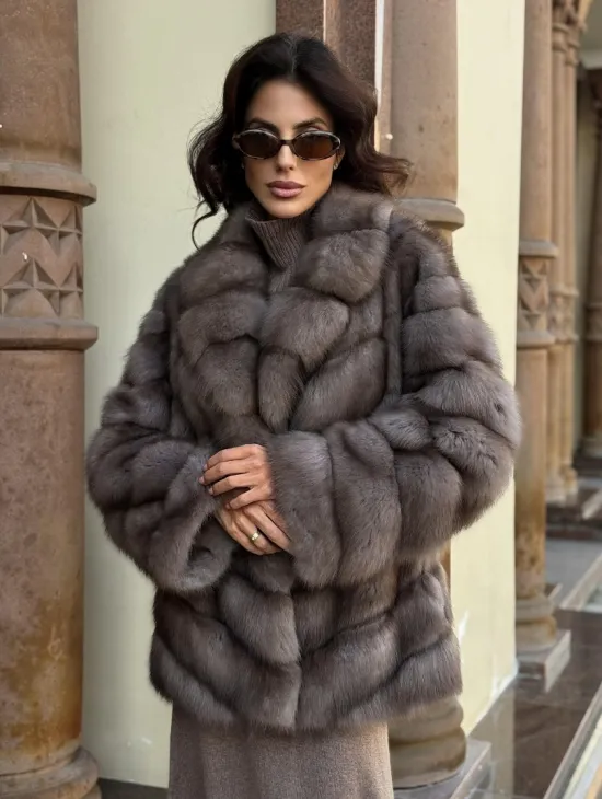 Элегантная шуба из меха куницы - серый трюфель - фото 7